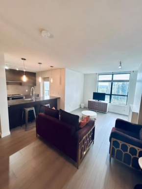 The Central Peak, Fully Furnished 6 Guest Vacation Condo